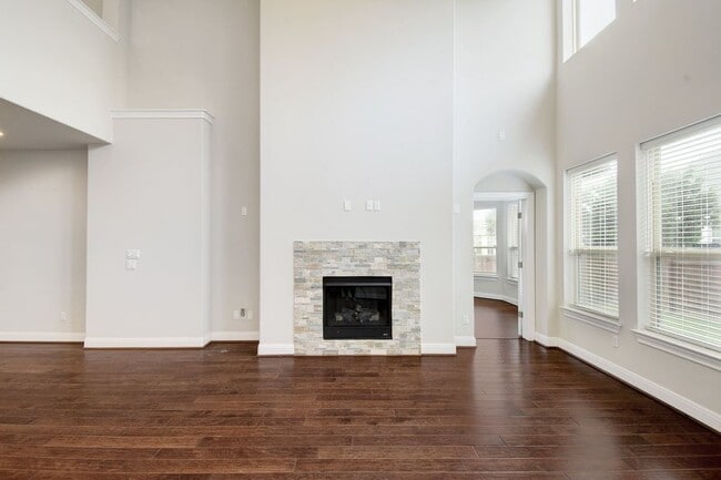 Building Photo - 5644 Siragusa Dr