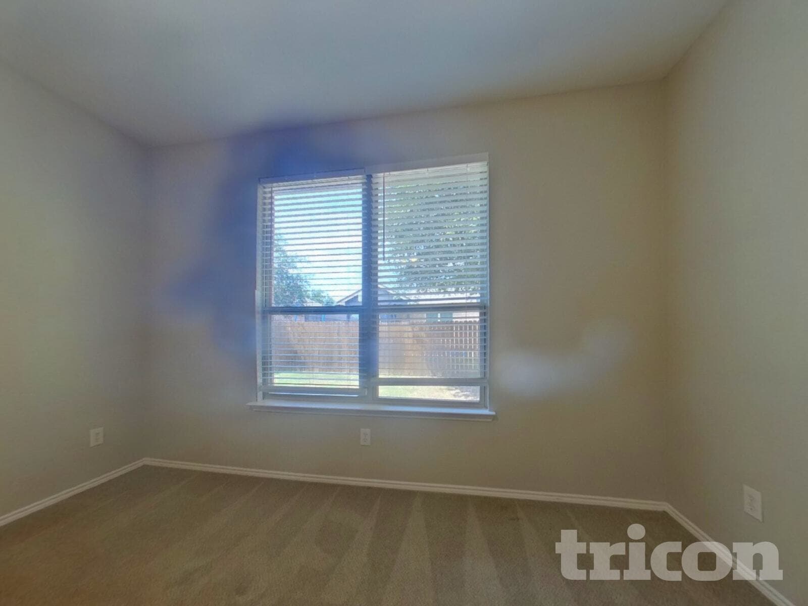 Building Photo - 3005 Glenrose Dr