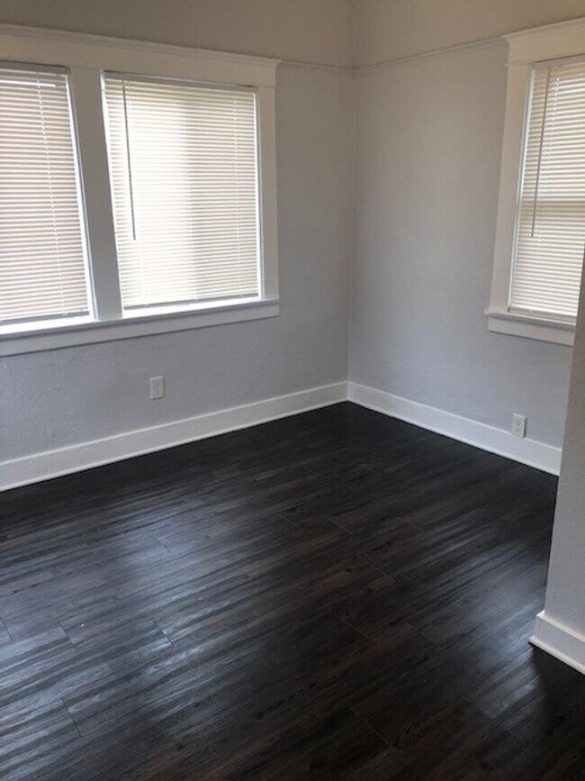 Building Photo - LINDEN 2470