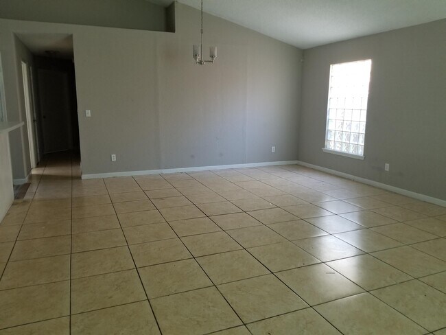 Building Photo - 10660 Northwyck Dr