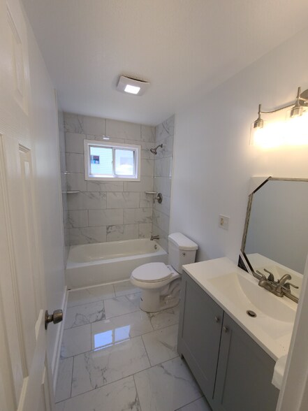 Building Photo - 7125 Askew Ave