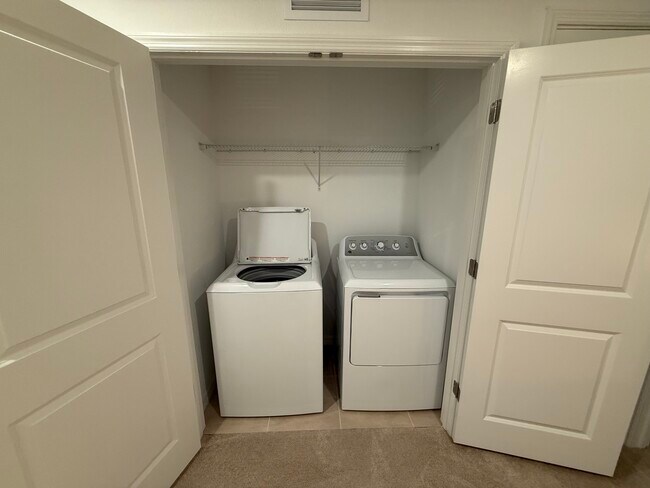 Building Photo - 8733 Winter Breeze Wy