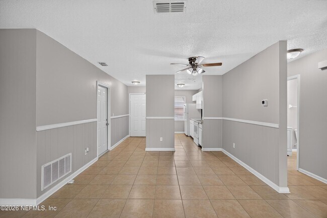 Building Photo - 1040 Willow Cove Ct E