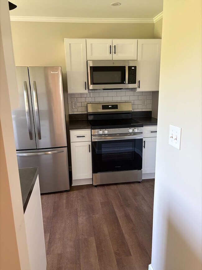 Building Photo - 2117 Sherwood Rd