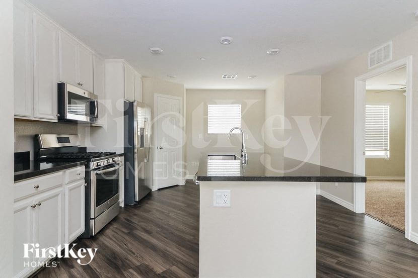 Building Photo - 803 N Water St