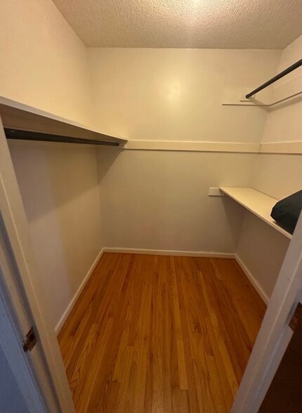 Building Photo - 302 S Dogwood Dr