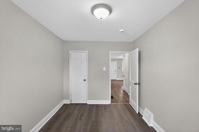 Building Photo - 1001 Burnside Rd