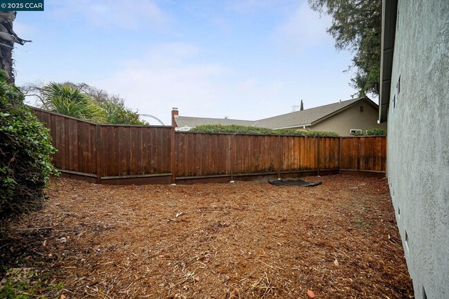 Building Photo - 42 San Piedras Pl