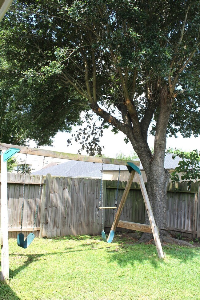 Building Photo - 16014 Clayton Green Dr