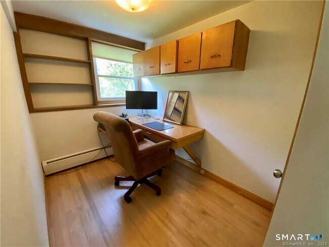 Building Photo - 14 Stonegate Dr