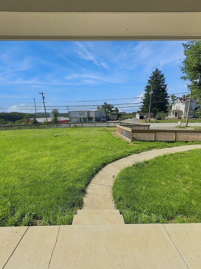 Building Photo - 7906 Steubenville Pike