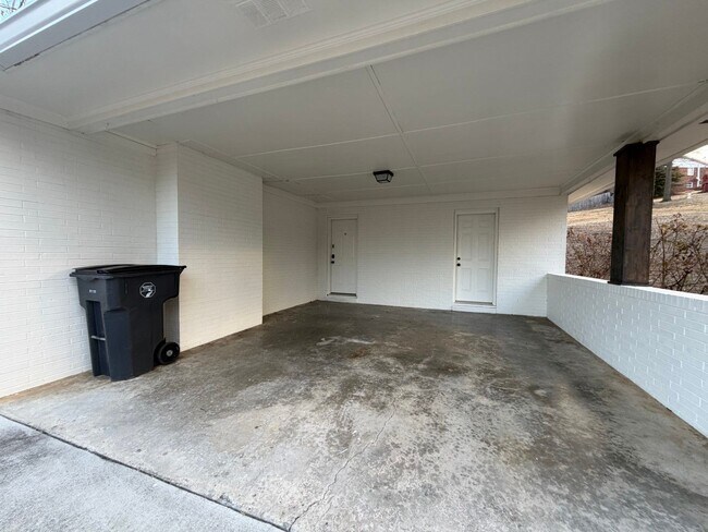 Building Photo - 1046 Tennessee Hills Dr