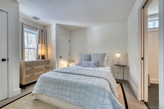 Building Photo - 13595 Soundview Ave