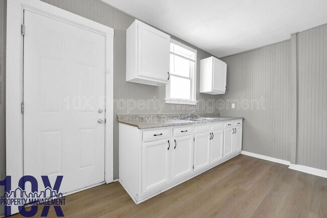 Building Photo - 1097 E 21st Ave