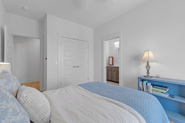 Building Photo - 6107 Cowden Ave