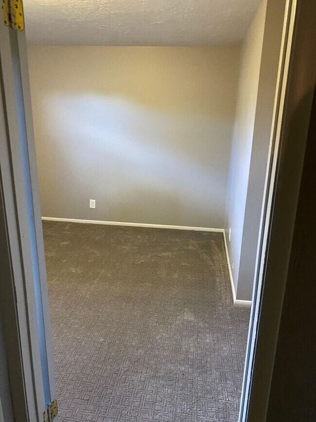 Building Photo - West Valley Nice 4 bed 2 bath Family Home