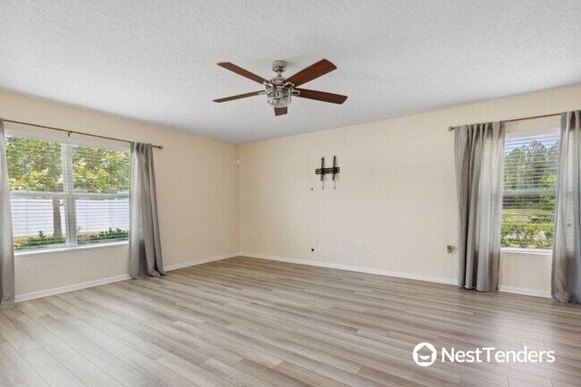 Building Photo - Four Bedroom Just Off Amelia Concourse!