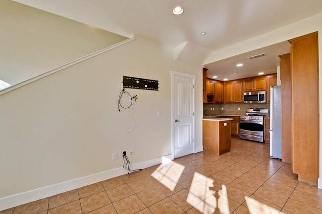 Building Photo - 3-Bed, 3-Bath Home in Sunnyvale near Seven...