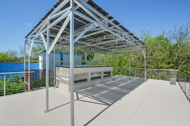 Building Photo - 2410 Bryan St