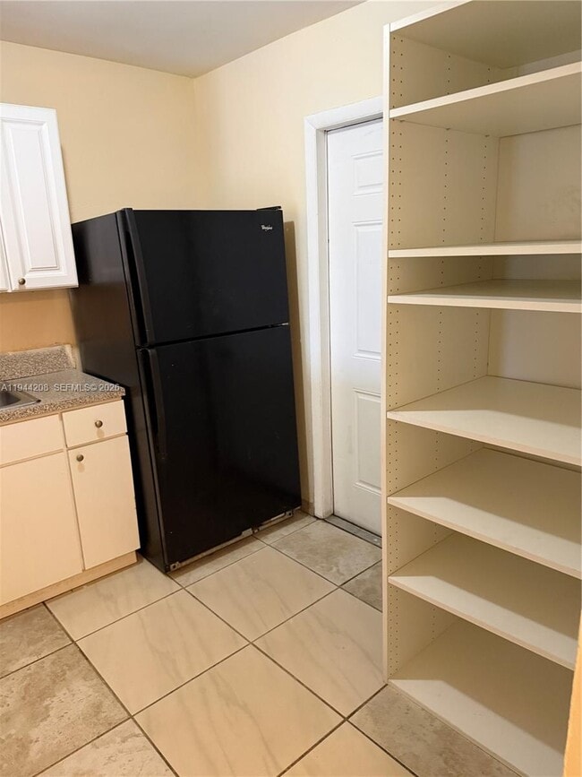 Building Photo - 15221 NE 6th Ave