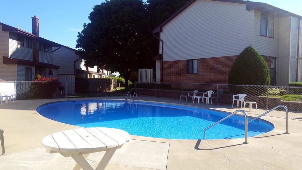 Building Photo - 1441 Oakes Rd