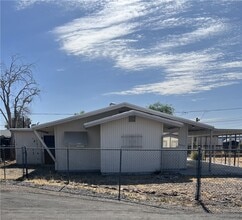 Building Photo - 2040 Swan Cove N