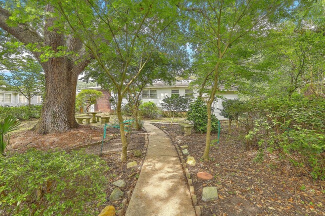 Building Photo - Single Family Home in Park Circle!