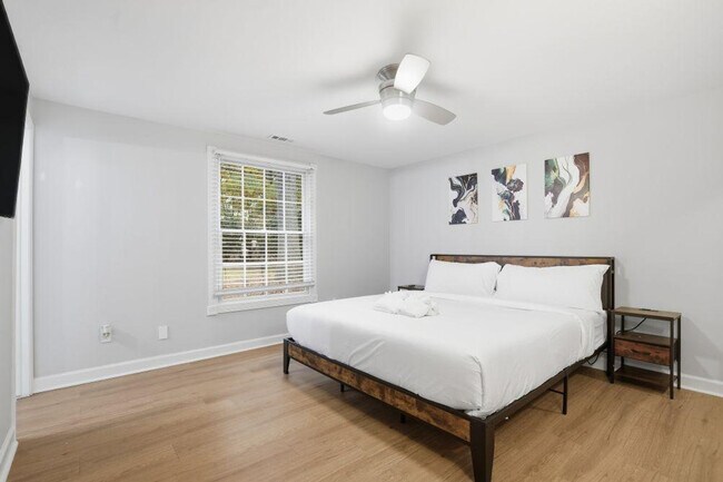 Building Photo - 7417 Shadowlake Dr