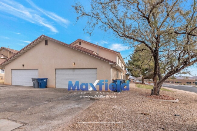 Building Photo - Pet Friendly Main Floor 3BD 2BA 2GA Unit Near Costco and High School