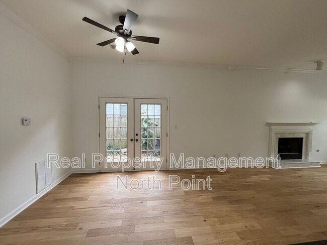 Building Photo - 889 Crew St SW