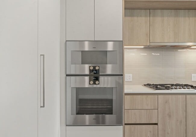 Building Photo - 211 N Harbor Dr