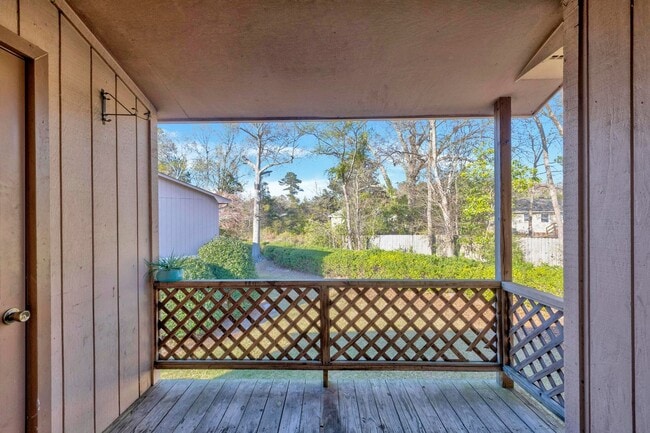 Building Photo - Second Floor Apartment Available in Wilmington!