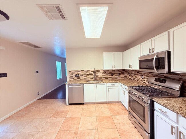 Building Photo - 102 Brentwood Dr