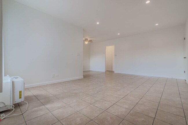 Interior Photo - syl11621