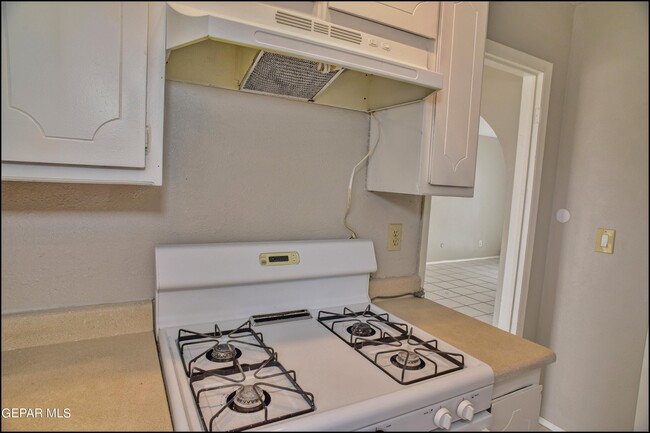 Building Photo - 10415 Ashwood Dr