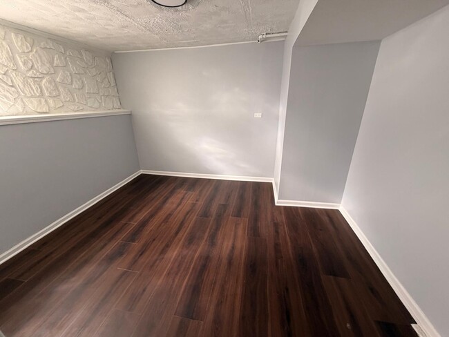 Building Photo - 7840 S Saginaw Ave