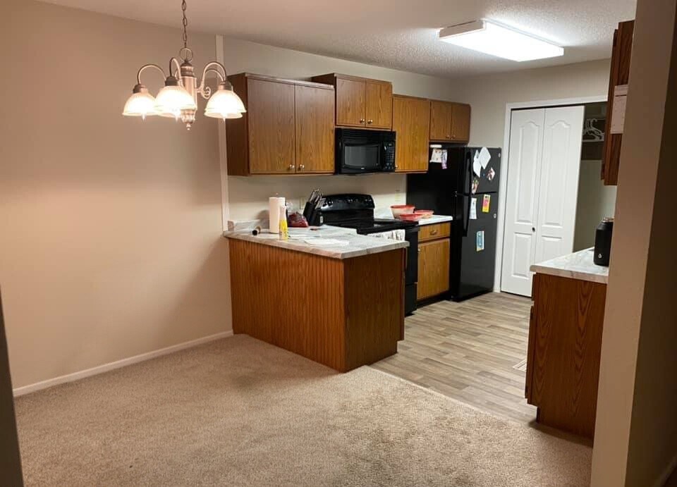 Building Photo - 3321 Echo Dells Ave