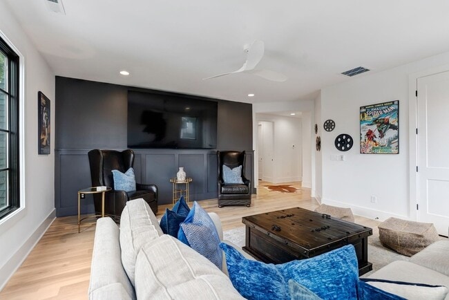 Building Photo - 3733 Estes Rd