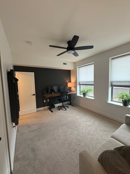 Building Photo - 1250 Diamond Ct