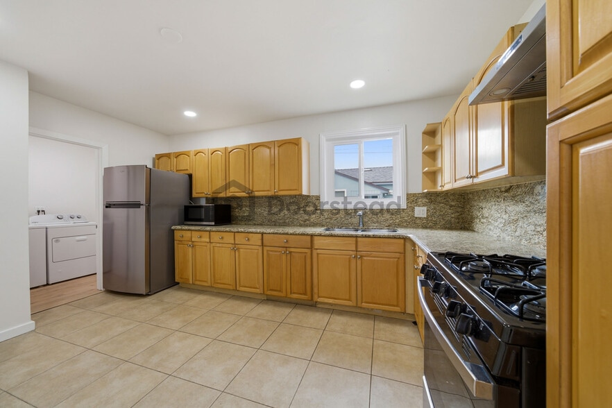 Building Photo - 16306 S Denver Ave