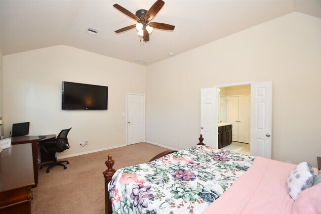 Building Photo - 5619 Drumlin Field Way