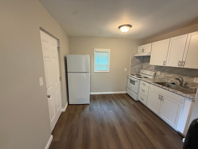 Building Photo - 531 Gresham Park Dr