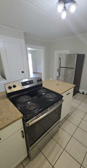 Building Photo - 4250 Ayers Rd