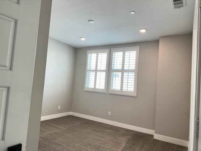 Building Photo - Cessna Lane