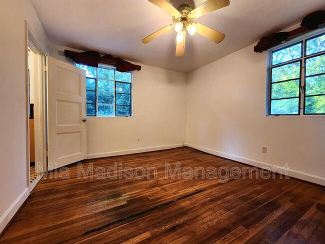 Building Photo - 102 Chippewa Dr
