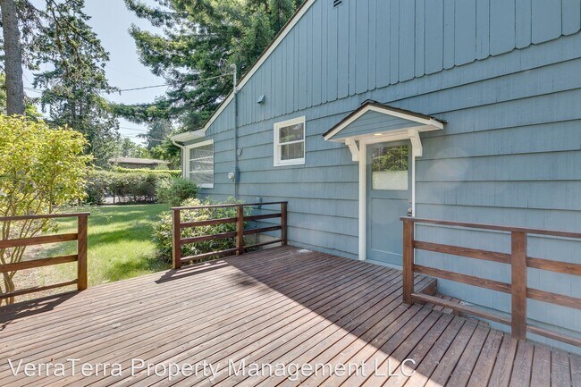 Building Photo - 3 br, 2 bath House - 7658 NE 12th St