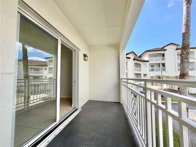 Building Photo - 8851 NW 112th Ave