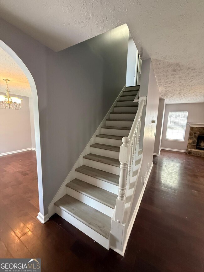 Building Photo - 3123 Rockview Dr