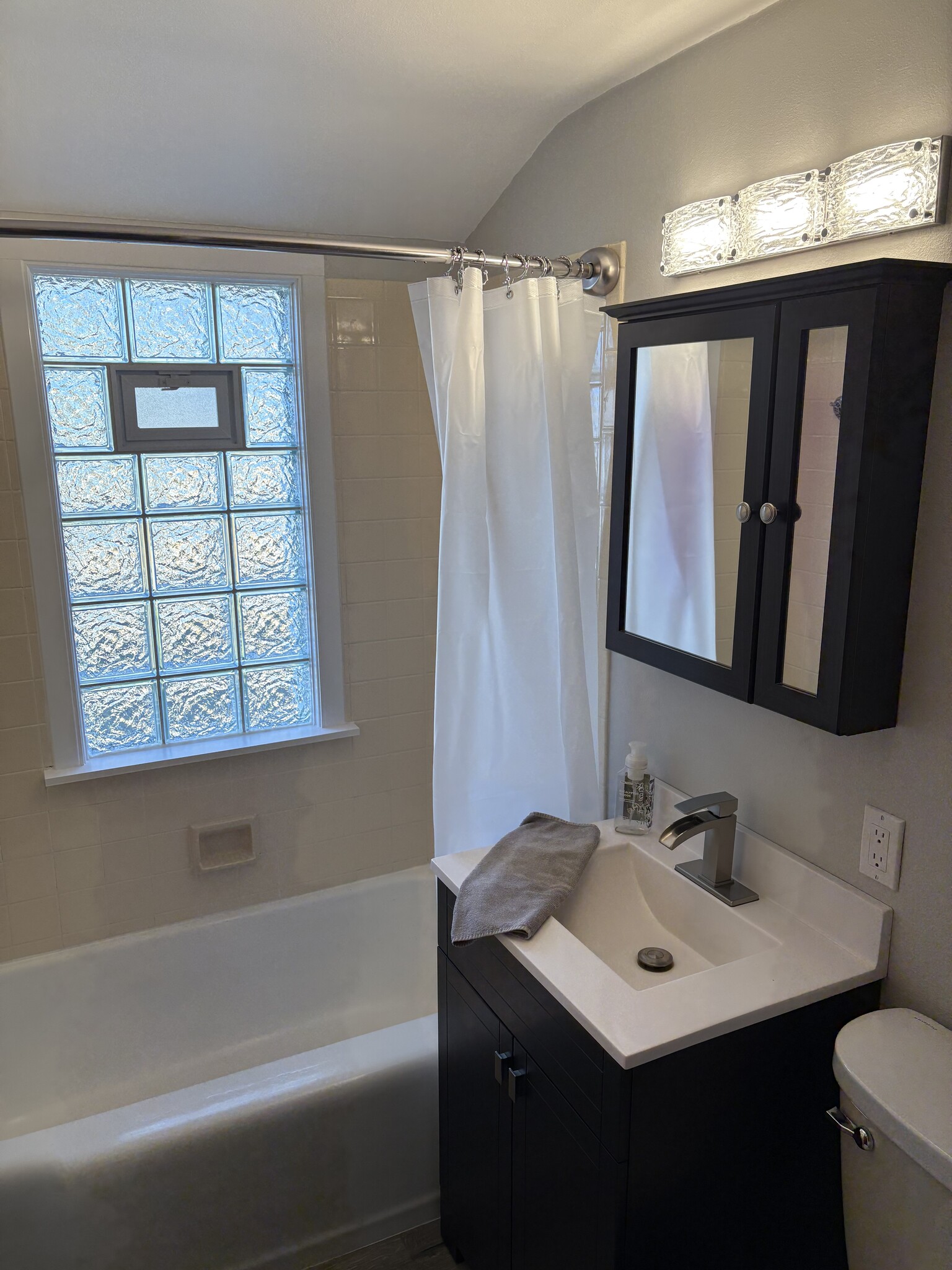 Bathroom - 1324 S 109th St