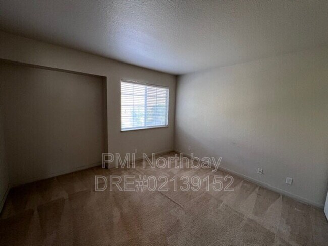 Building Photo - 3213 Hilton Head Dr